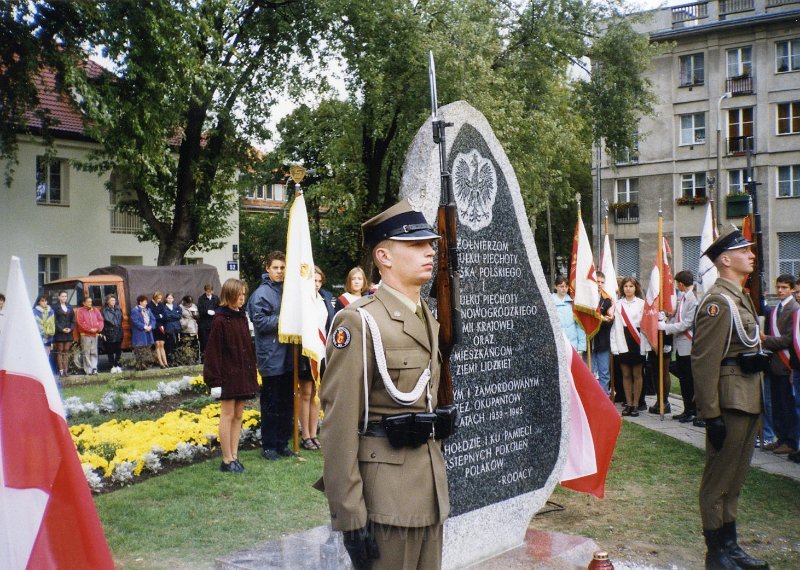 KKE 4906.jpg - Fot. Poświęcenie głazu AK, Warszawa – plac konfederacji, 10 X 1999 r